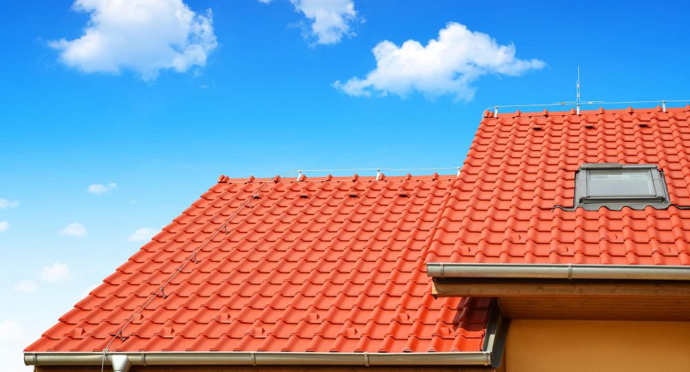 Toiture durable grâce au démoussage